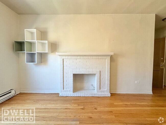 Building Photo - 722 W Roscoe St Rental