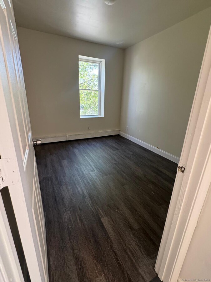 Photo - 1057 E Main St