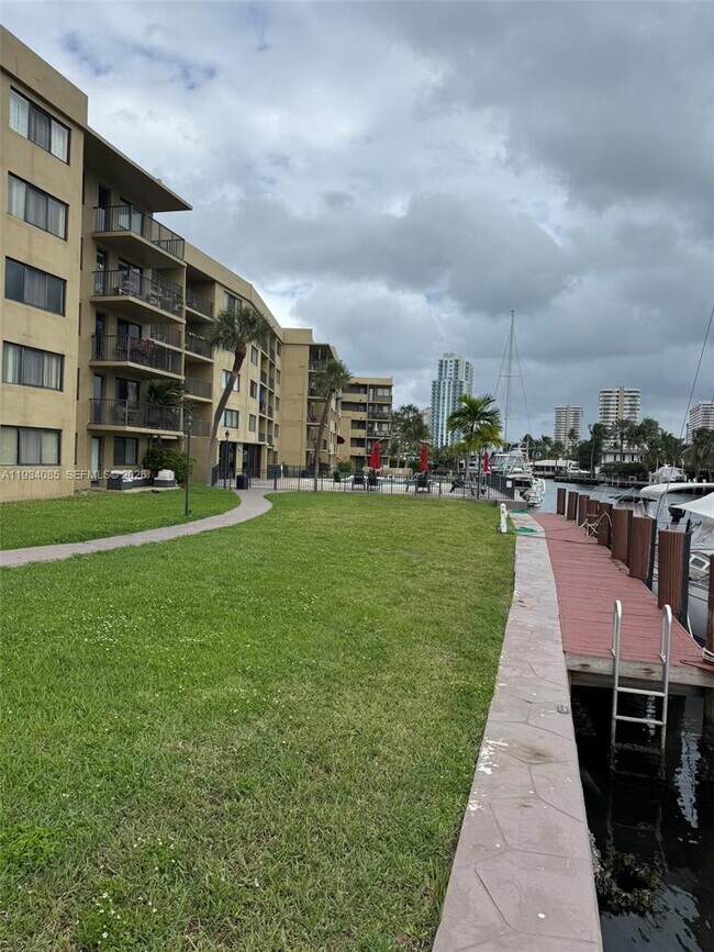 Photo - 301 Golden Isles Dr Unit 112