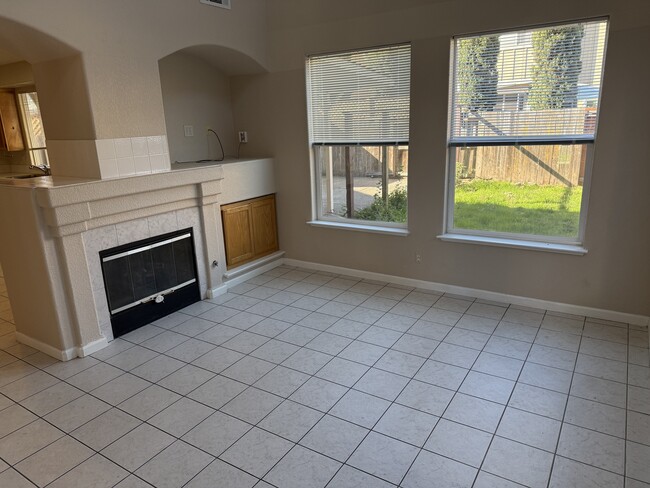 Photo - 4233 Quimby St