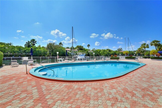 100 Edgewater Dr Unit 305