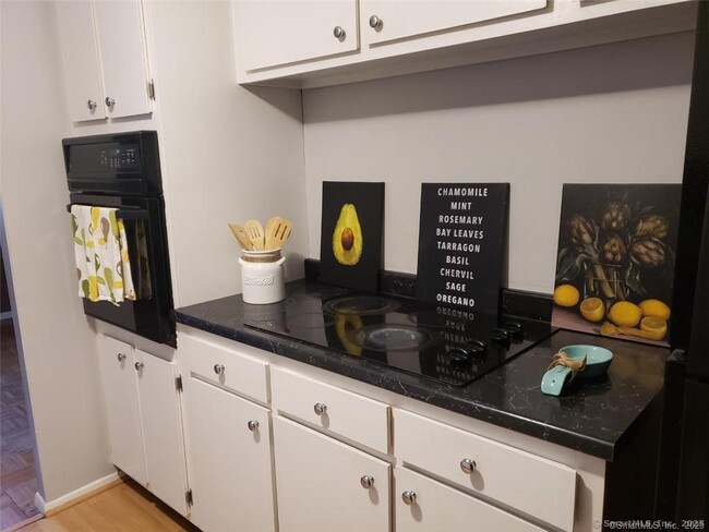 Photo - 893 Farmington Ave Unit APT 6I