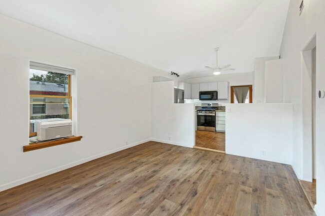 Photo - 734 Baca St