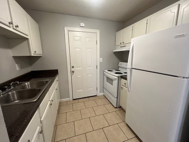 Photo - 17 Susan Cv Unit L