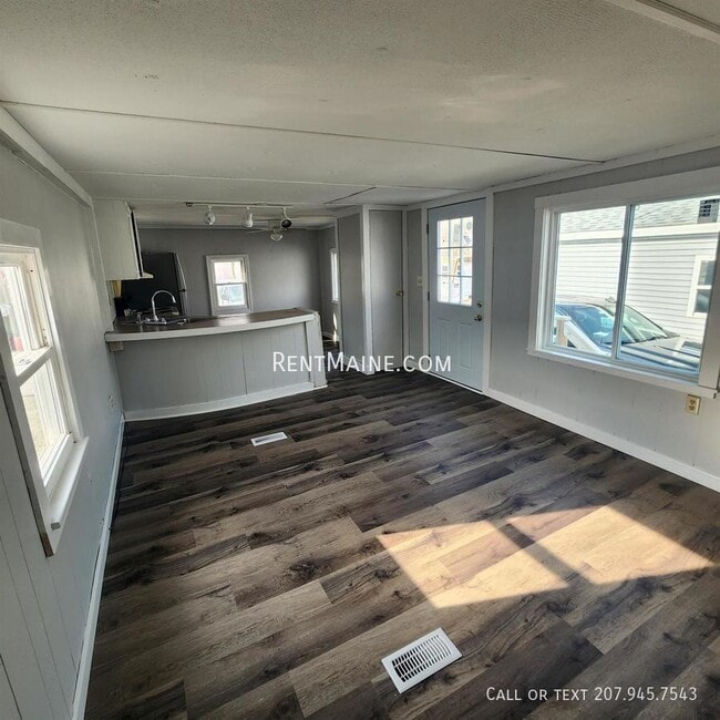 Photo - 681 Main Rd N