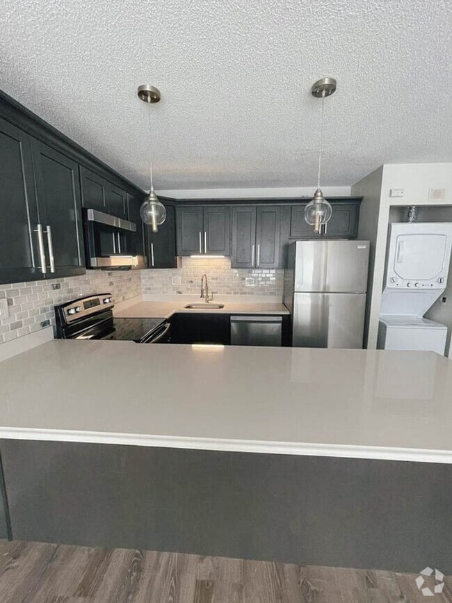Building Photo - Beautifully Renovated 1bd Condo Unit 471 Whalley Ave - C