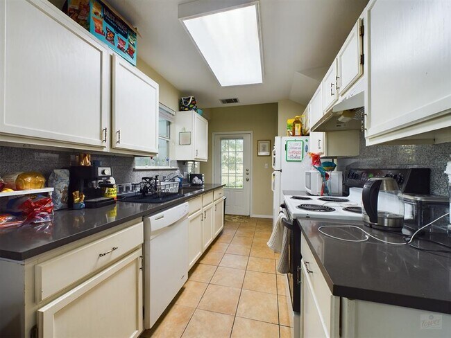 Photo - 4521 Avenue F