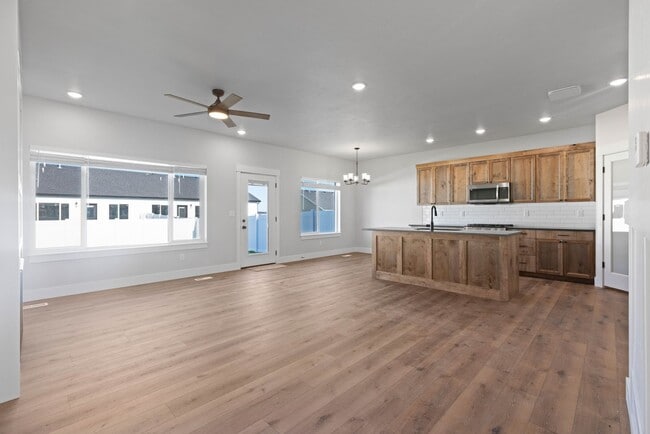 Photo - BEAUTIFUL 5 BEDROOM 4 BATH TWIN HOME IN SUGAR CITY