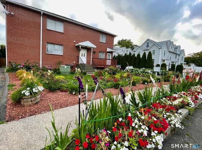 Building Photo - 31 Glenwood Ave Unit #11