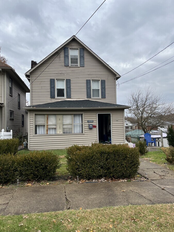 Photo - 1228 Washington St