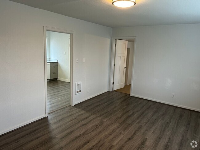Building Photo - Renovated 3 Bed, 1 Bath Home in McMinnville