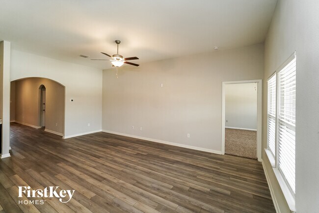 Photo - 6411 Thorpe Holw