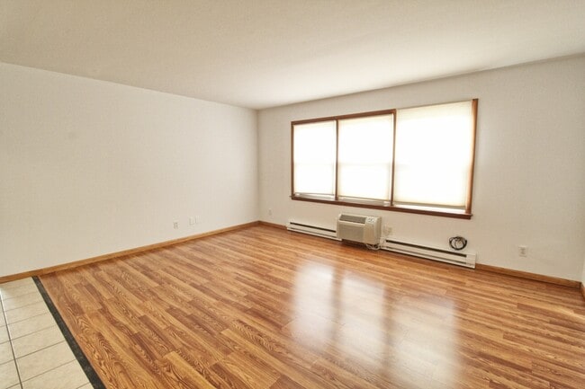 Photo - 610-Carriage Court Apartments