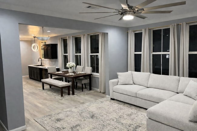 Photo - 4809 Longfellow Dr