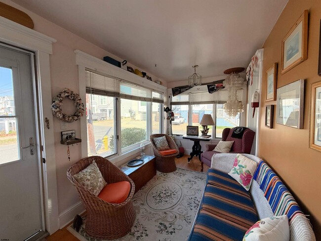 Photo - 135 N Avolyn Ave