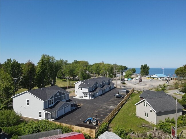 Photo - 8989 Iroquois St