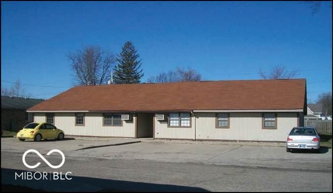 Photo - 330 N Clark St