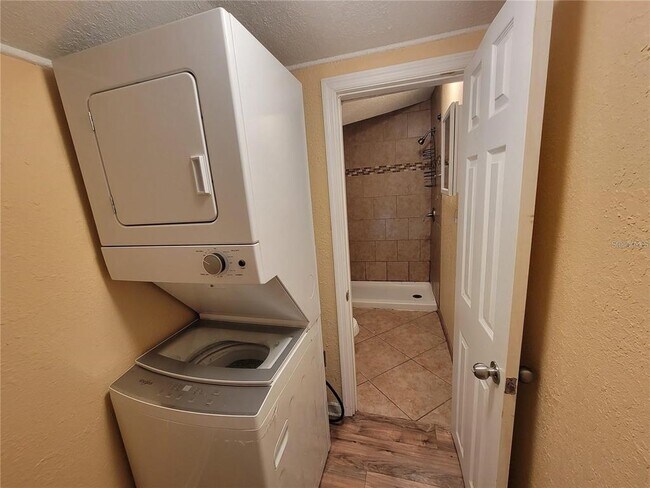 Photo - 965 NE 2nd St Unidad 6