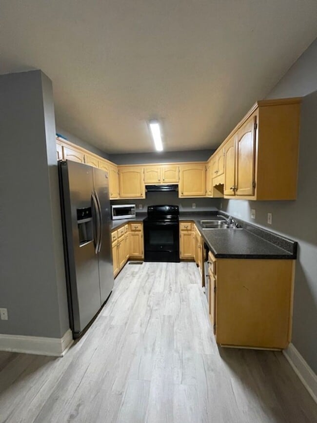 Photo - City of Maryville 1 bedroom with garage Call Ed Johnson 865-924-5045 or Debra Johnson 865-591-8281