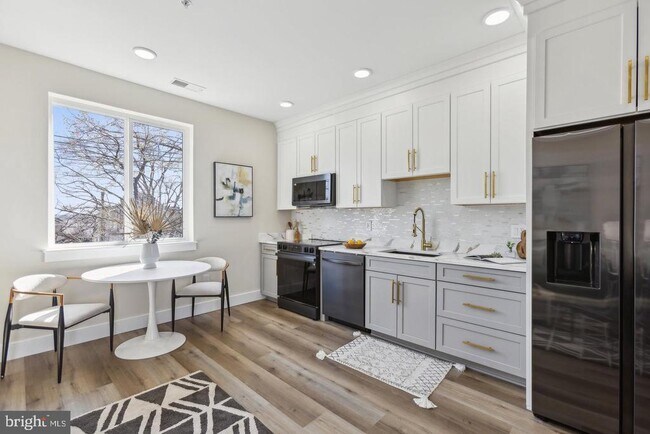 Photo - 1016 Rhode Island Ave NE Unidad 7