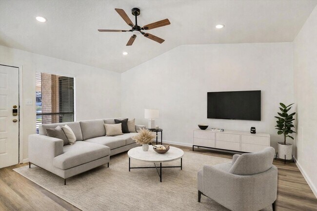 Photo - 1402 Waterloo Tr Unit B