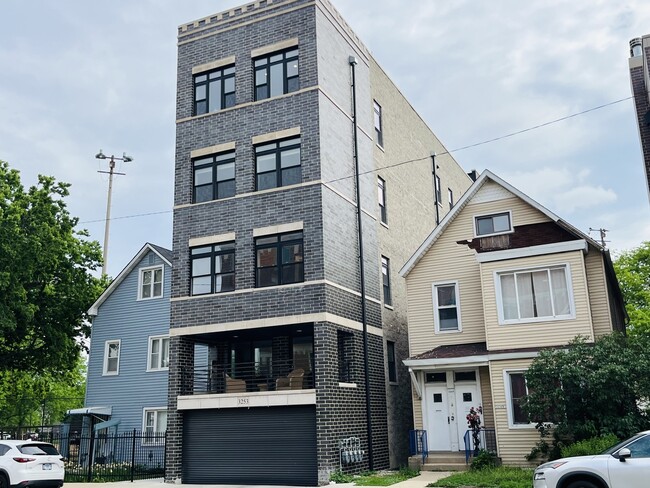 Building Photo - 3253 N Elston Ave Unit 4