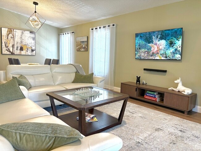 Building Photo - 2840 W Rainbow Cir Unit C3