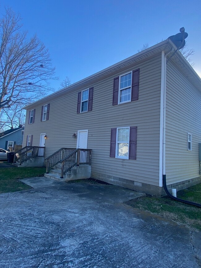 Building Photo - 317 N Anderson St Unit 317