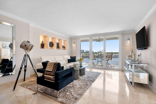 Building Photo - 511 Bayshore Dr Unit 606