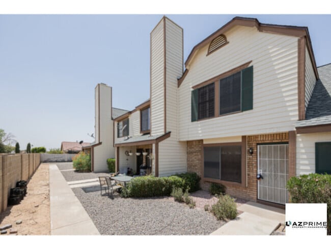 Building Photo - A Rare Find in Glendale, This 2/2.5 Townho... Rental