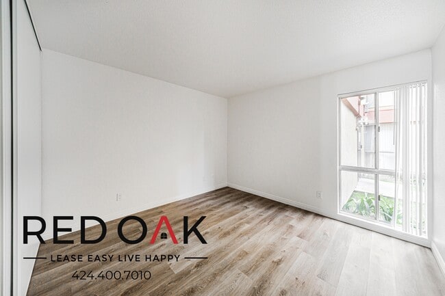 Photo - 17830 Sherman Way Unidad 147