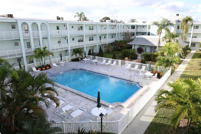 Photo - 701 Poinsettia Rd Unit 138