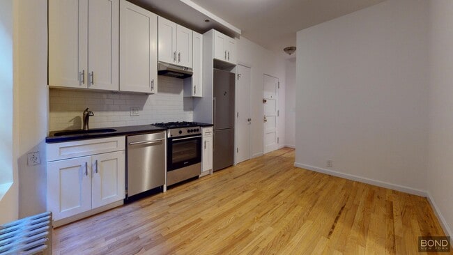 Building Photo - 419 E 73rd St Unit 5C Rental