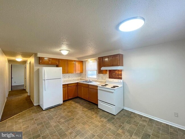 Photo - 21341 Cambridge Ave