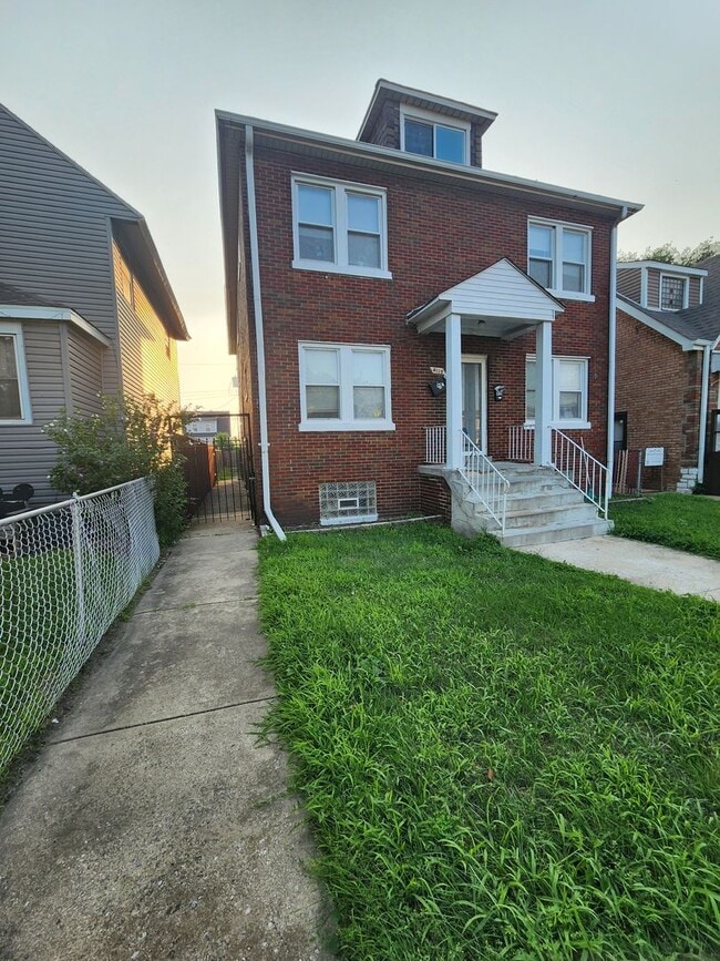 Building Photo - 1 Bedroom With Appliances Rental