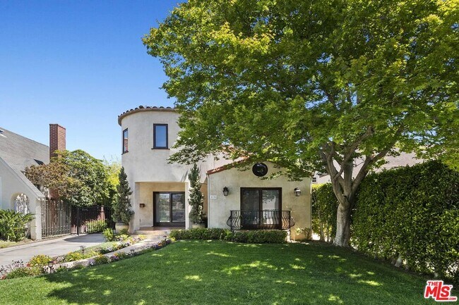 Photo - 2130 Manning Ave