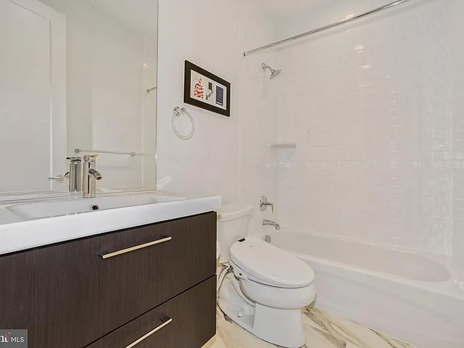 Photo - 1030 Perry St NE
