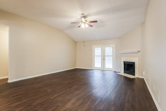 Photo - 28807 Binefield St