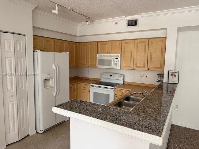 6861 SW 44th St Unit 205