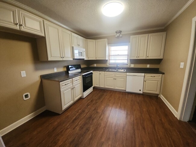 Photo - 457 Wallace Rd