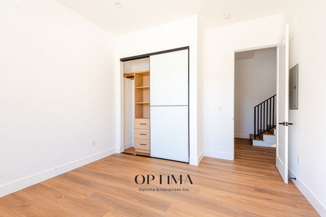 Photo - 10847 Morrison St Unit 10845 1/2