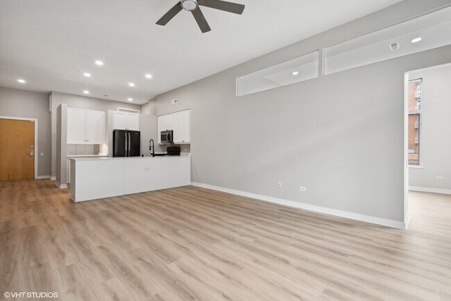 Photo - 939 W Madison St Unit 410