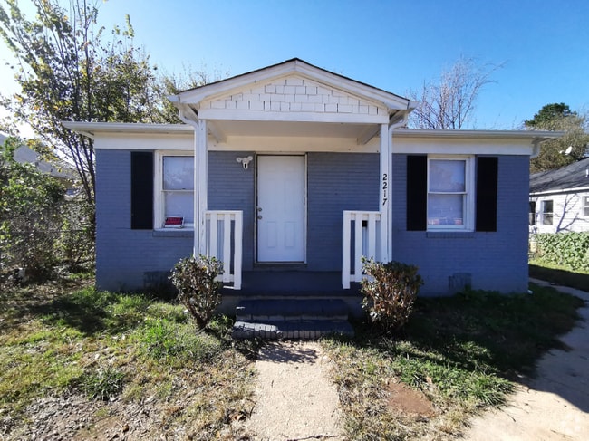 Building Photo - 2217 Custer St Rental