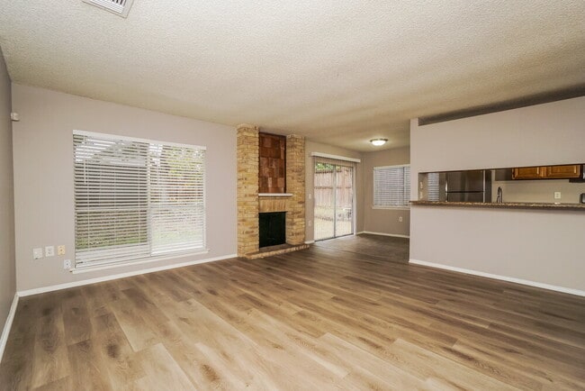 Photo - 16327 Ross Oak St