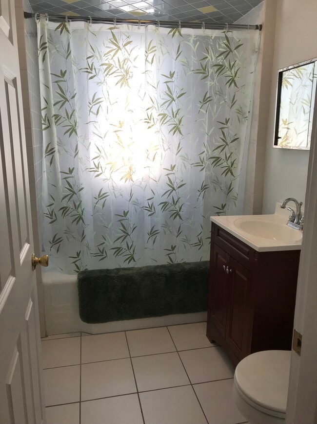 bathroom - 20 Stearns Ave Unidad 1st