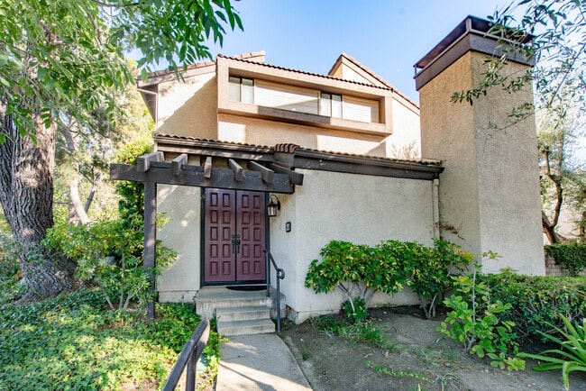 Building Photo - 5757 Owensmouth Ave