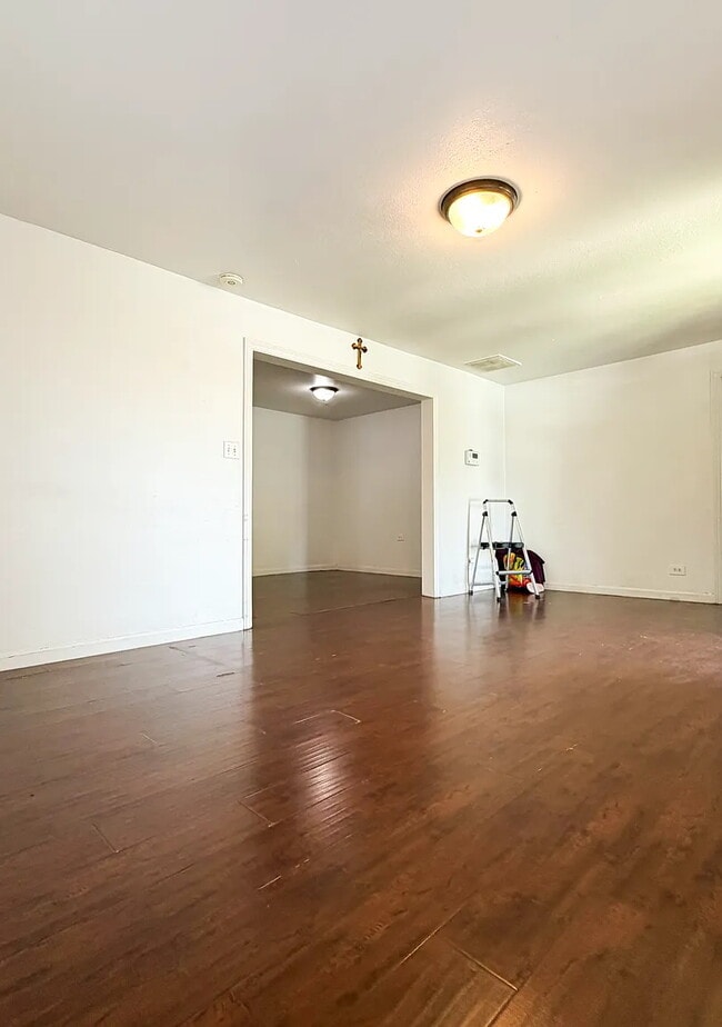 Photo - 3822 Haywood St