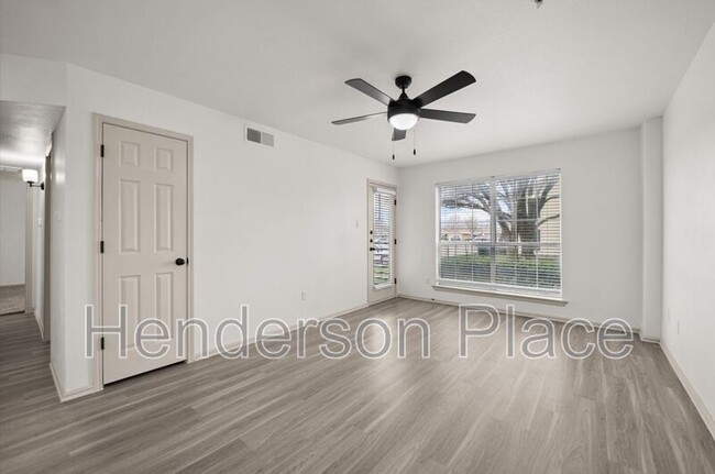 Photo - 170 Henderson St