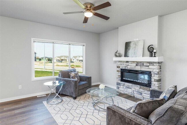 Photo - Charming 3 Bedroom Home in Urbandale!