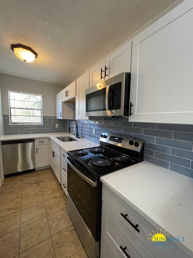 Photo - Charming 2 Bedroom Townhome in Shalimar!